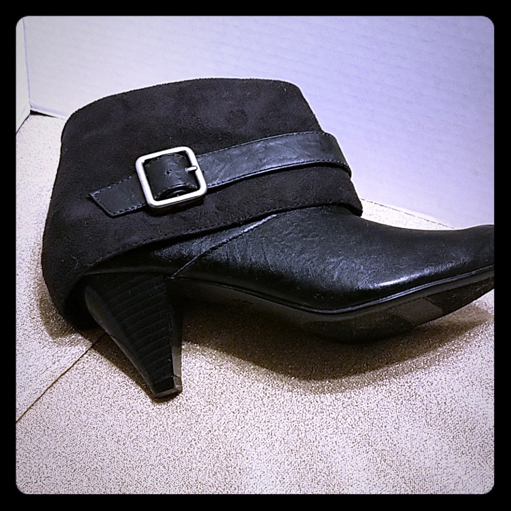 S/8 Fioni Booties - Picture 2 of 6